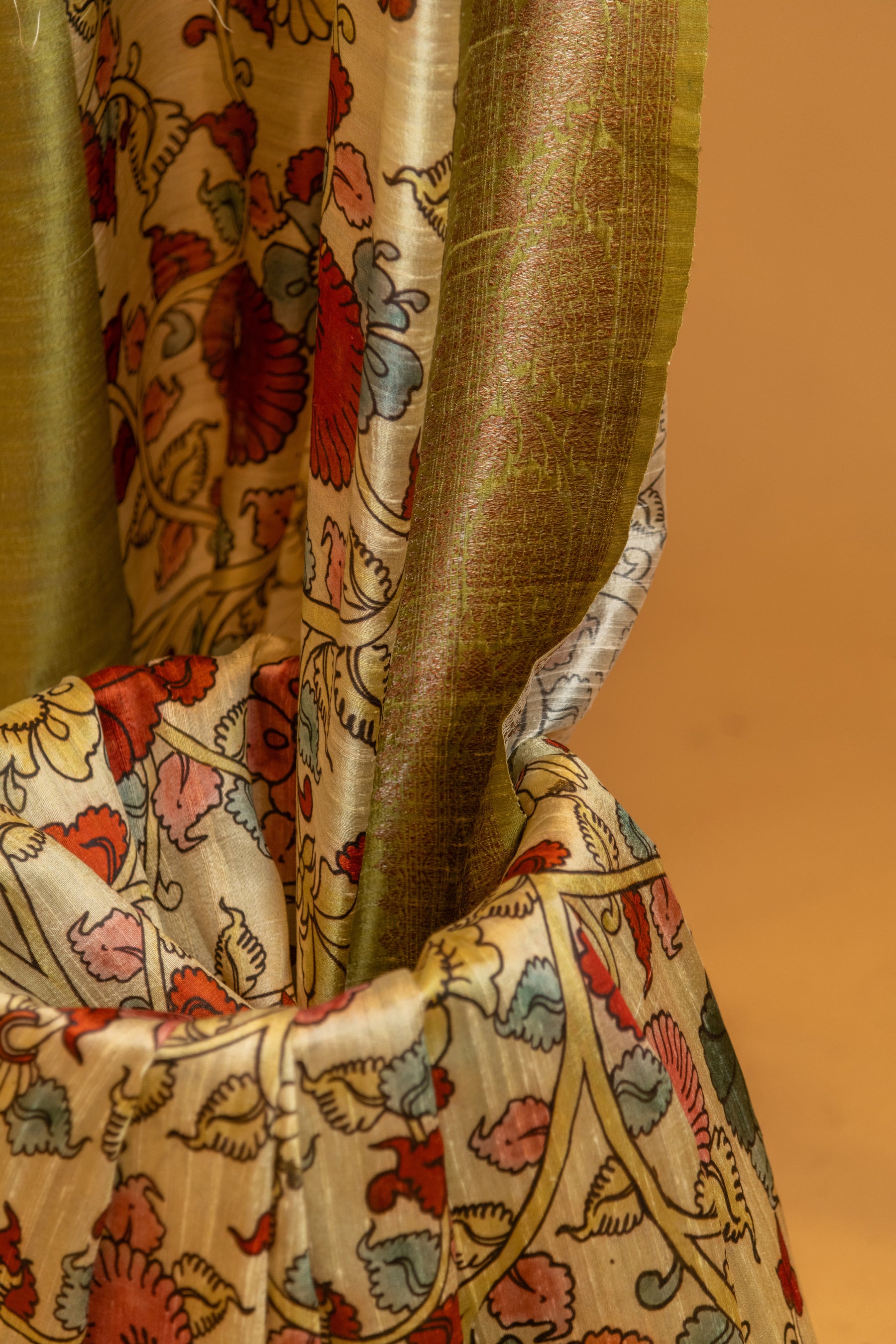 Beige Tusser Silk Saree With Unstitched Blouse